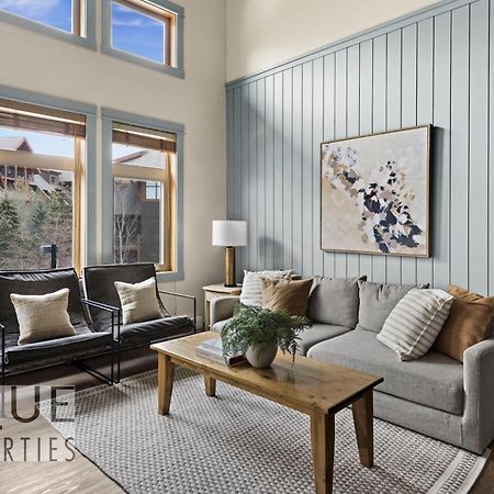 Mountain Loft Retreat, Heated Pool & Hot Tub, Ug Parking, Balcony, Wifi! Apartamento Canmore Exterior foto